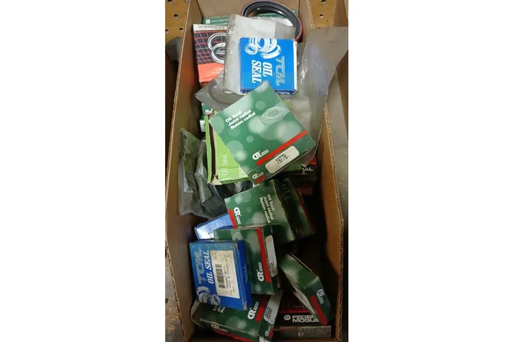 Used _UNKNOWN_ _UNKNOWN_ Seals & Gaskets Ohio US | Thompson Auctioneers #1547308