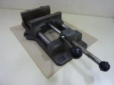 GENERIC Bench Vise CLAMP735 Used