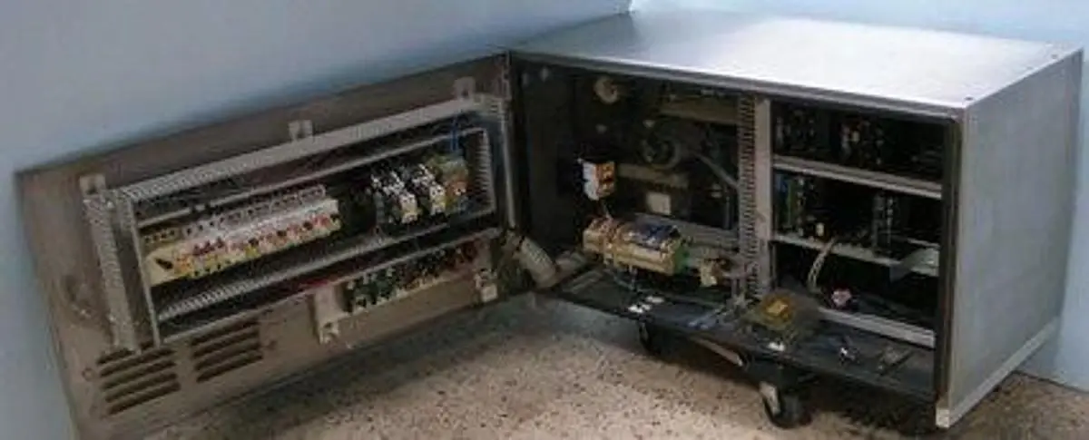 QTY. 1. SIEMINS PLC IN STAINLESS STEEL ENCLOSURE 3...