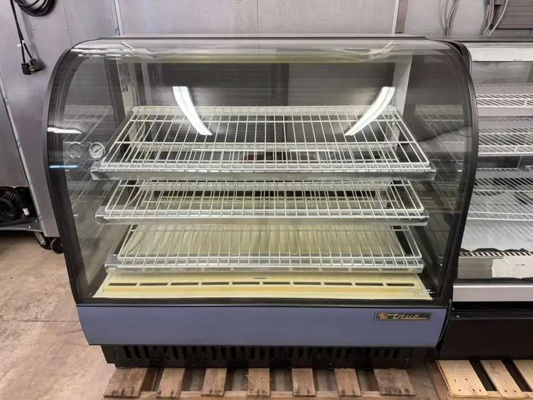 Used True Used 50" True TCGR-50 Refrigerated Curved Glass Display Case 120V Display Refrigerators Illinois US | Falcon Restaurant Supply #1375049