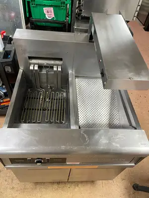 Used FryMaster Used Frymaster 50lb Electric Fryer w/ Dump Station & Filtration 208V 3 Phase Cookers / Coolers / Fryers Illinois US | Falcon Restaurant Supply #1374977