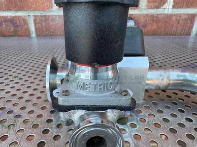 USED 2 ITT PURE FLO 3- WAY 316L DIAPHRAGM VALVE W/ 1" TO 1/2 SANITARY FITTING