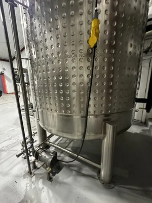 2500 Gallon Tank – 3 of 3