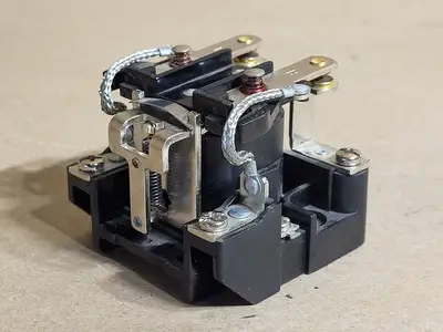 USED ALLEN-BRADLEY 700-HG47A1