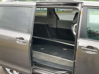 USED 2011 TOYOTA SIENNA