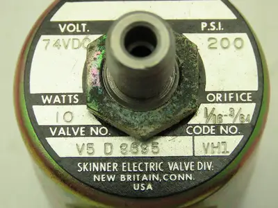 Honeywell Skinner V5D9695 Solenoid Valve 3-Way NO 74VDC 200 PSI 1/8" NPT
