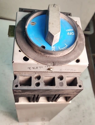 Mitsubishi MJII Molding Machine 100 Amp On Off Switch GE TED134100WL With Stand