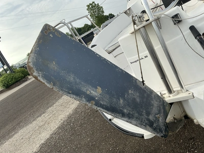 USED 1998 HUNTER TBD