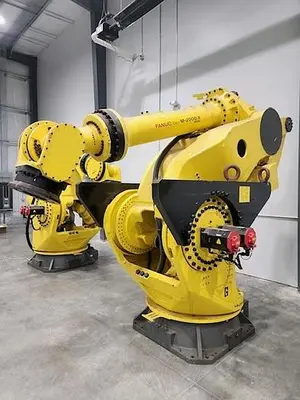 USED 2010 FANUC M-2000IA/900L