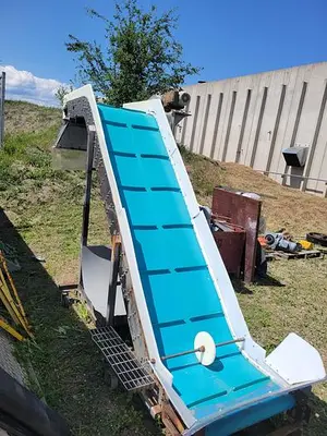 Cleated Z-Style Incline Conveyor