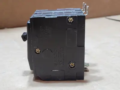 USED SQUARE D QOB330