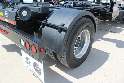 New | in-Stock 2025 MACK MD6 Hooklifts & Roll-Offs Texas US | Roll Off Truck World #1491879
