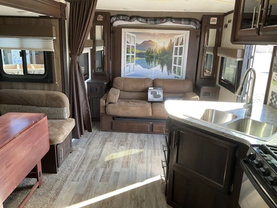 USED 2018 WHITE HAWK 23MRB