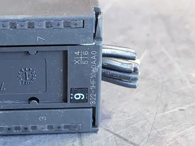 USED SIEMENS 6ES7 322-1HF10-0AA0
