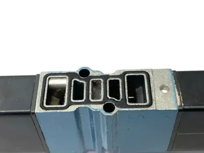 Used Knapp Double Pneumatic Solenoid Valve 24VDC 9.6W 120PSI Solenoid Valves Michigan US | Maverick Industrial Sales #1397729