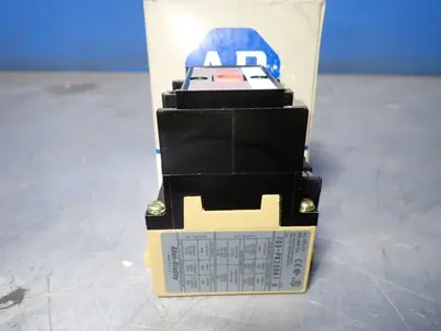 NEW ALLENBRADLEY 700PK200A1 B