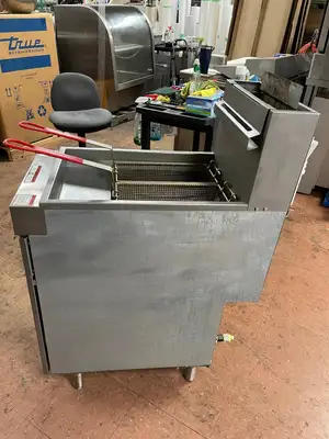 Used Vulcan Used Vulcan 1VEG35M-1 Natural Gas 35-40 lb. Floor Fryer with Millivolt Controls - 70,000 BTU Cookers / Coolers / Fryers Illinois US | Falcon Restaurant Supply #1375782