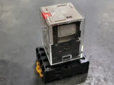 NEW OMRON MKS2PIN