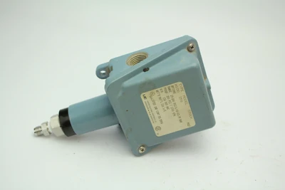 Used United Electric Controls H100 358 Pressure Switches California US | Davliegogo LLC #1705243