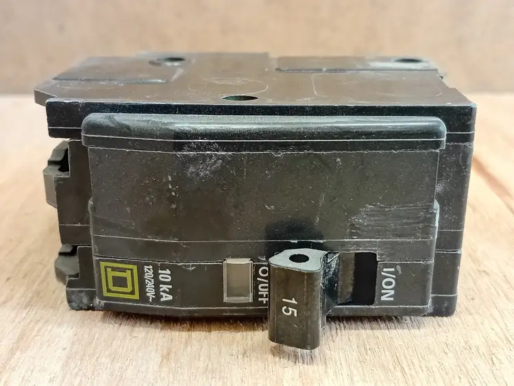 Used SQUARE D QOB215 Switchgears British Columbia CA | Lenmark #1438620