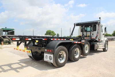 New | in-Stock 2027 WESTERN STAR 47X Hooklifts & Roll-Offs Texas US | Roll Off Truck World #1492010