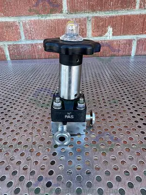 USED ITT PURE FLO .5-316L- RA20MAX-CWP150 DIAPHRAGM VALVE W/ 1/2" SANITARY FITTING