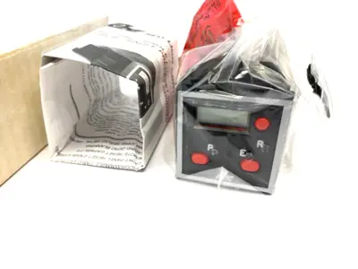 NEW RED LION CONTROLS SINGLE PRESET COUNTER W/ BATCH INDICATION 10-28VDC