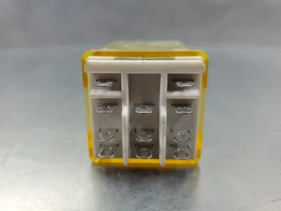 IDEC RR3B-U 120VAC 50/60Hz 10A Relay. 4D-26