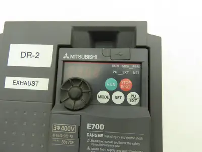 Mitsubishi FR-E740-026-NA E700 Inverter Drive 380/480VAC 2.6A Input 3PH 1Hp