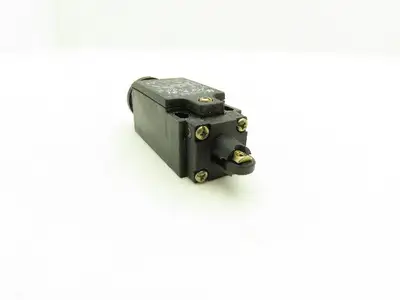 Telemecanique XCK P102H7 Limit Switch Roller Plunger 240vac 3A