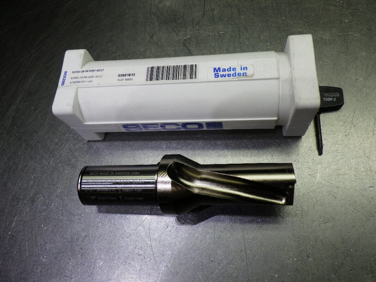 SECO 28mm Coolant Thru 2xD Drill 32mm Shank SD502-28-56-32R7-SC07 (LOC2970B)