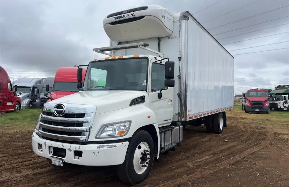 USED 2015 HINO 268