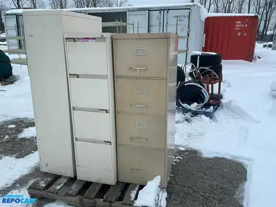 Metal filing cabinet with 4 drawers and handles approx. 17”x27”x62”
