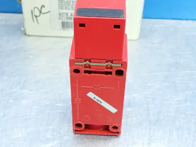 New | in-Stock TELEMECANIQUE XCSA703 Relays & Switches Ohio US | HGR 24 #914434