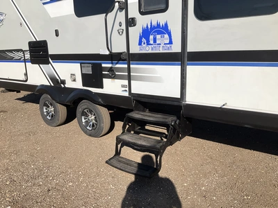 USED 2018 WHITE HAWK 23MRB