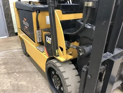 USED 2009 CATERPILLAR E6000