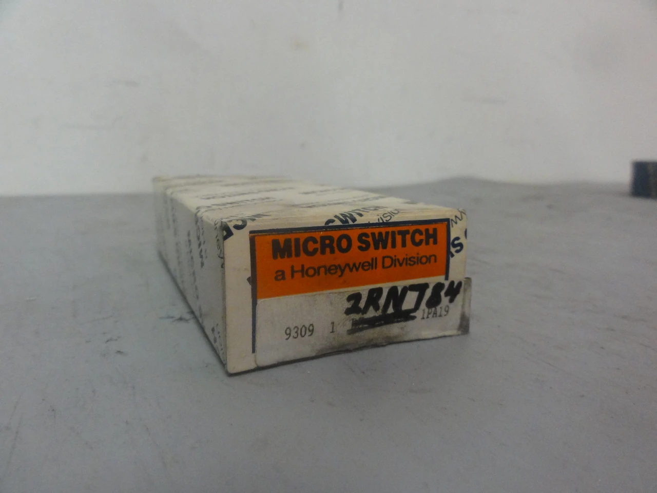 NEW HONEYWELL MICROSWITCH BZ-2RN784