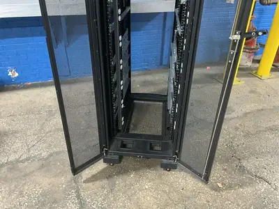 Used APC _UNKNOWN_ Cabinets Ohio US | HGR 24 #1787381