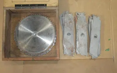 USED LOT OF MISC. SAW AND DADO BLADES