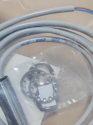 NEW Balluff BES M18MI-UST50B-BV02