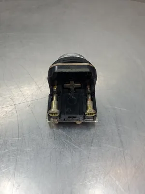 ALLEN BRADLEY 800T-A2 Ser B Black Pushbutton Switch w/1 Contact. 4D-8
