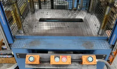 4.5 TON NEFF 4 POST HYDRAULIC PRESS