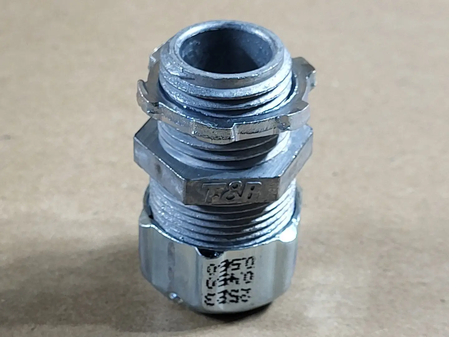 NEW THOMAS & BETTS 2523
