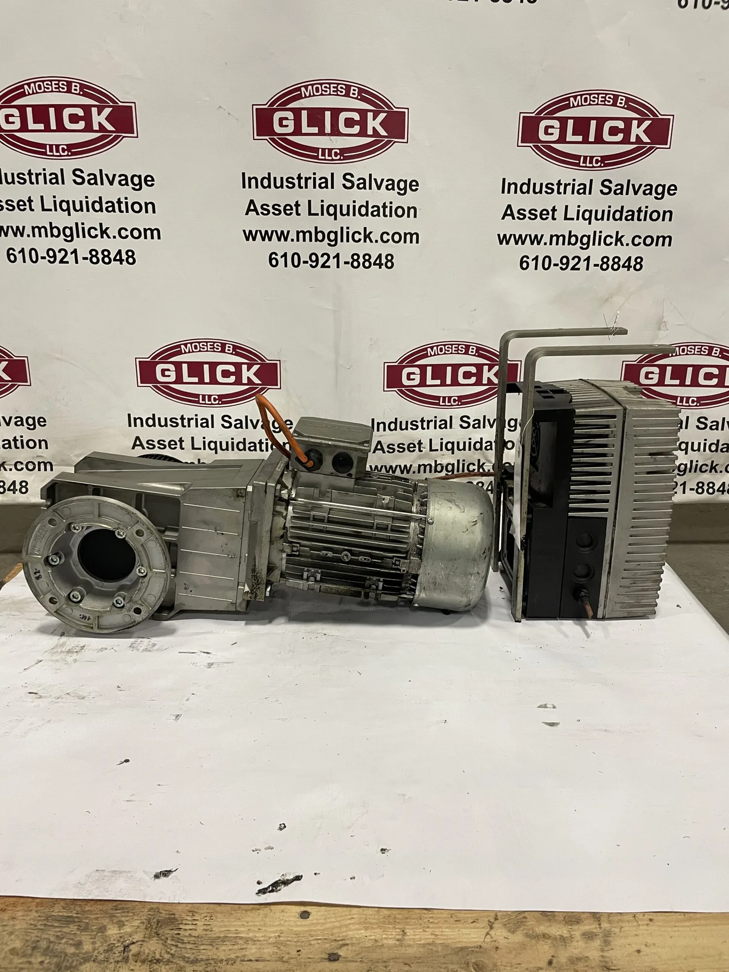 Lenze GKR06-2M VAK 100C32 Gearmotor with 8200 Motec 13436738 Inverter 3PH