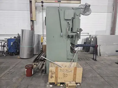 BETENBENDER Press Brake, 190 Ton, 144" between housings