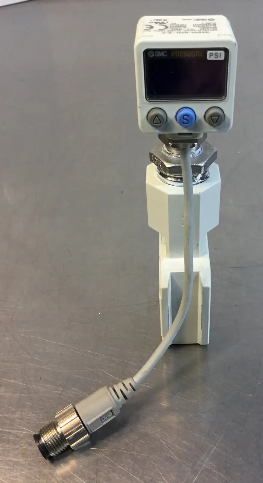 SMC ISE80H-N02L-B-P Pressure Switch Assembly 12-24VDC 5E