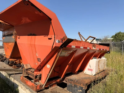 Used CHIEF FSH 14 SS STAINLESS STEEL V-BOX SALTER WITH LIVE BOTTOM. Dry Spreaders Michigan US | Miedema Asset Management Group #1320830
