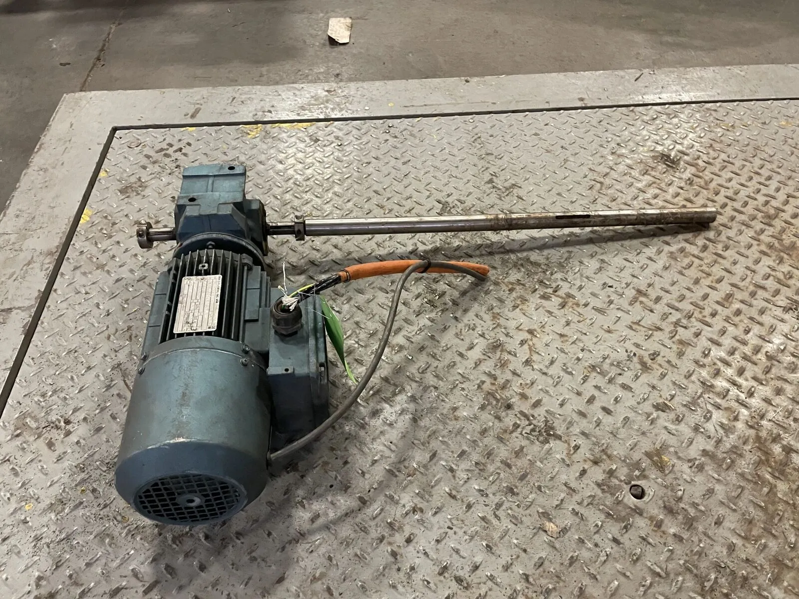 Sew Eurodrive SA37DT30M4ES1S Worm Gear Drive / Speed Reducer 1HP 6.80:1