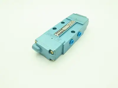 Skinner S4AAGBX3 Pneumatic Directional Control Valve 5-Way 2 Pos 150PSI 1/2" NPT