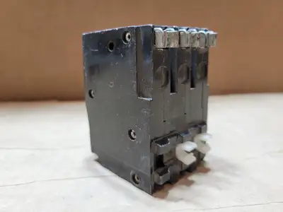 USED SQUARE D QO3100